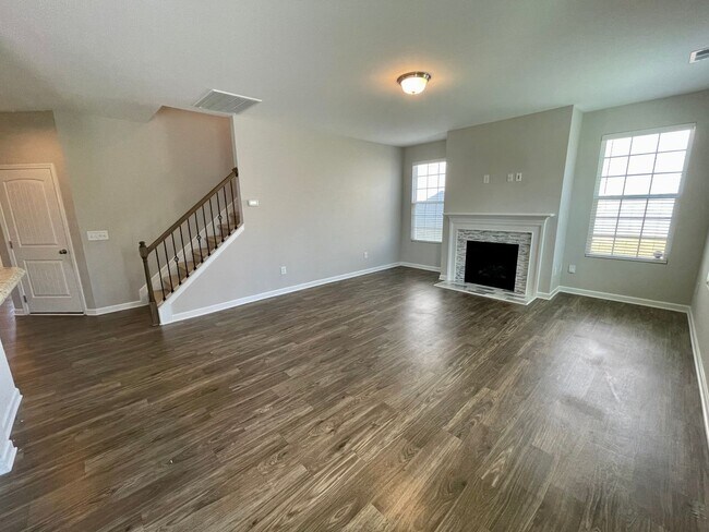 Foto del edificio - Gorgeous 4 Bed 2.5 Bath Home in GSO