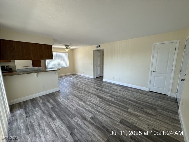 Building Photo - 7200 W Pirates Cove Rd