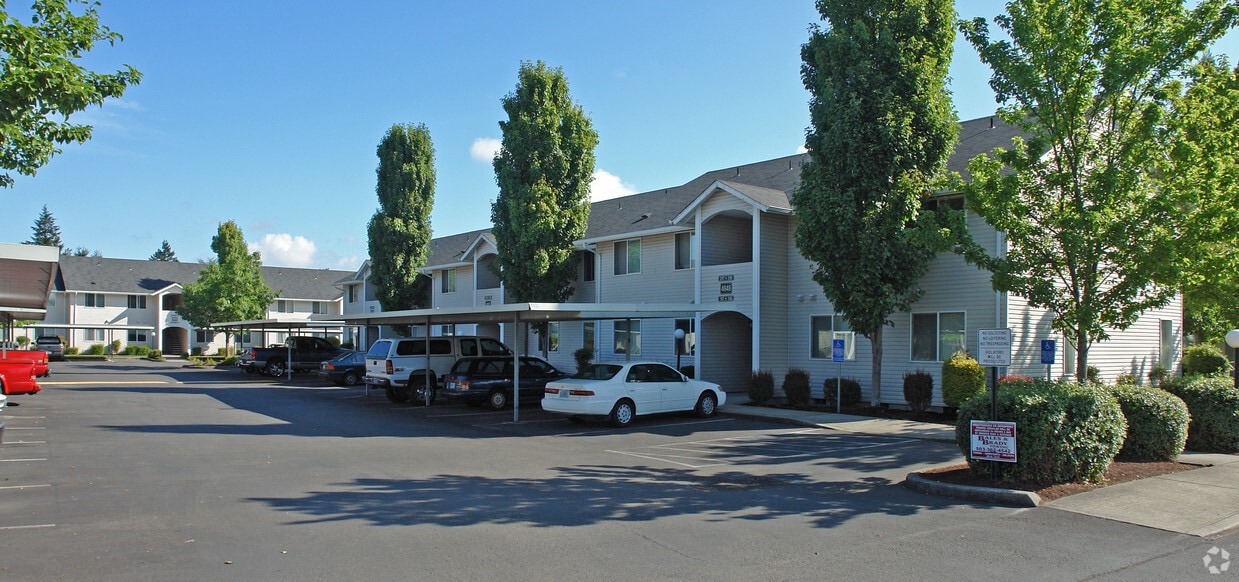 Primary Photo - Crestbrook Apartments