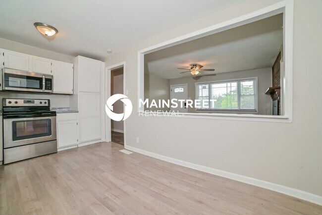 Foto del edificio - 3 Bedroom Pet-Friendly Home in Knoxville, TN with Main Street Renewal