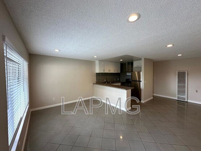 Building Photo - 5440-5442 Lemon Grove Ave