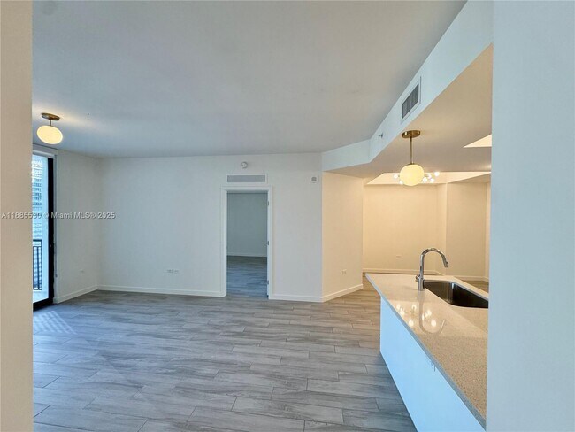 Foto del edificio - 999 SW 1st Ave