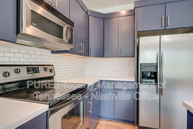Building Photo - 760 Wedgewood Park