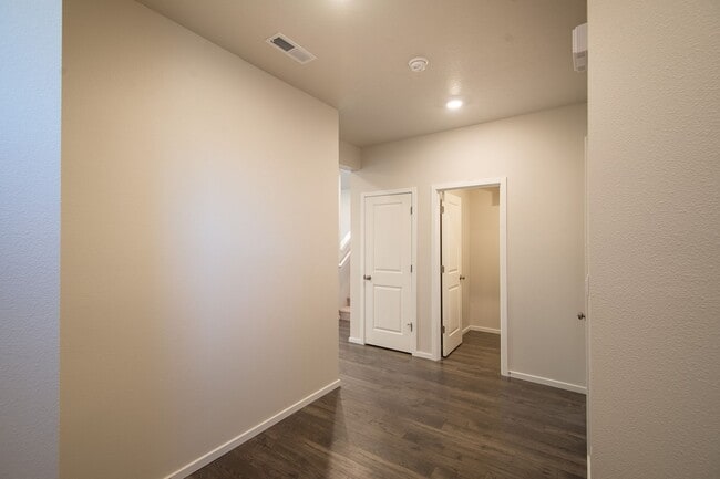 Foto del edificio - Beautiful newer construction 4 bed, 2.5 ba...