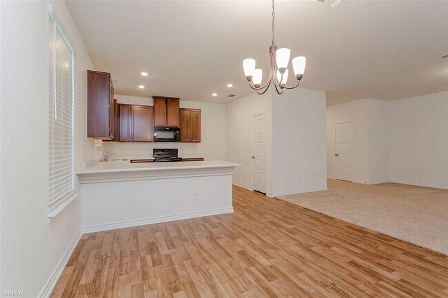 Building Photo - This spacious 4-bed/3-bath two-story renta...