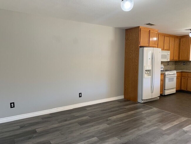 Building Photo - Four Bedrooms In Diamond Springs