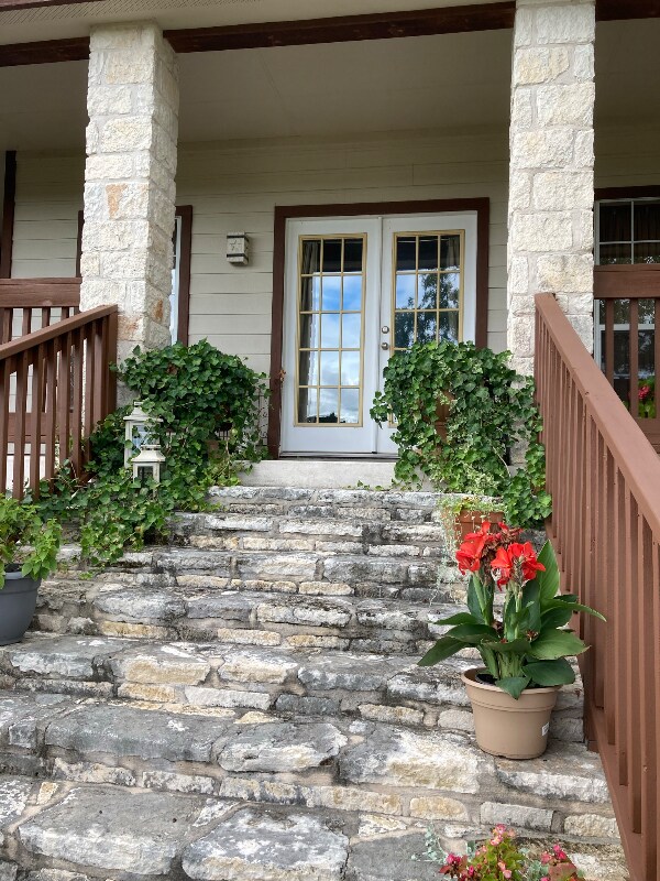 Primary Photo - 50 Saddle Rock Ridge St