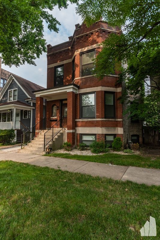 Foto del edificio - 839 Lyman Ave