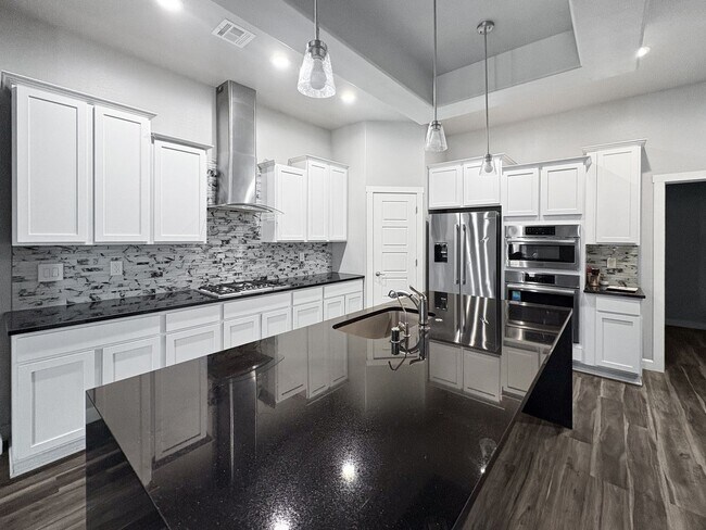 Building Photo - 2916 N Amor Ave
