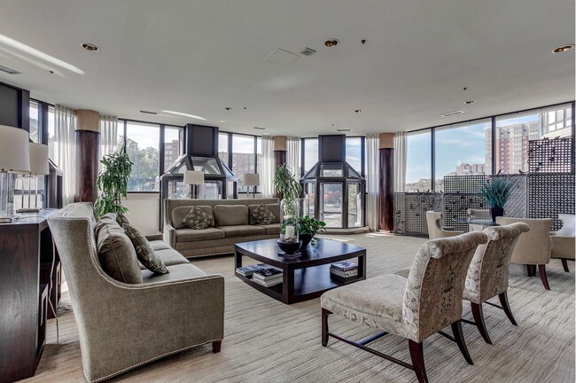 Lobby - 1600 N Oak St
