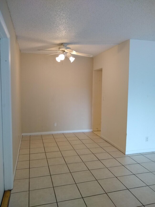 Foto del edificio - 616 NW 13th St