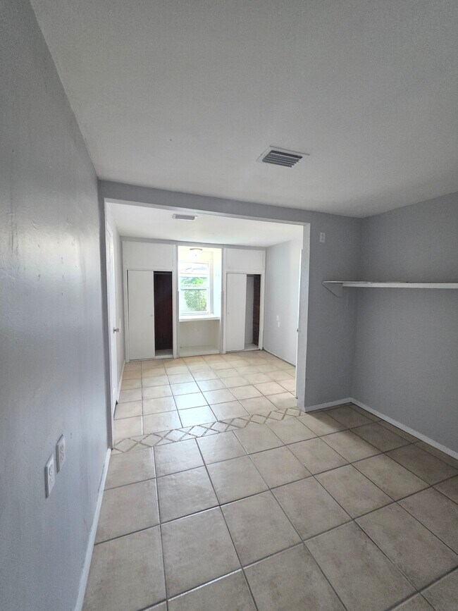 Foto del edificio - 6570 70th Ave N