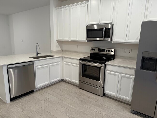 Foto del edificio - 3409 SW 34th Avenue Cir