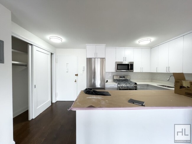 Building Photo - E 16 ST