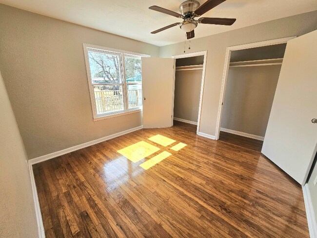 Foto del edificio - 513 Oakdale Dr