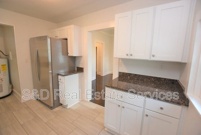 Building Photo - 213 E Patterson St