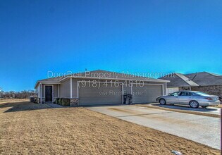 Building Photo - 5717 N 34th St