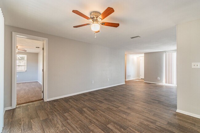 Building Photo - 3/2/1 in Port Richey