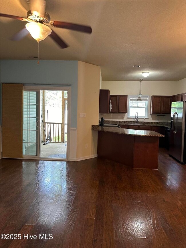 Building Photo - 317 Cedar Island Trail