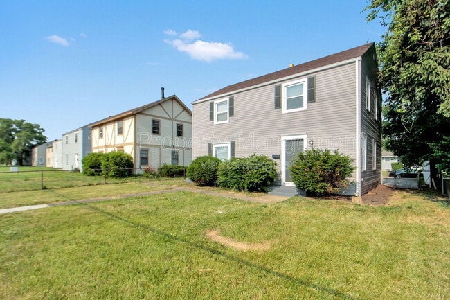 Building Photo - 1045 S James Rd