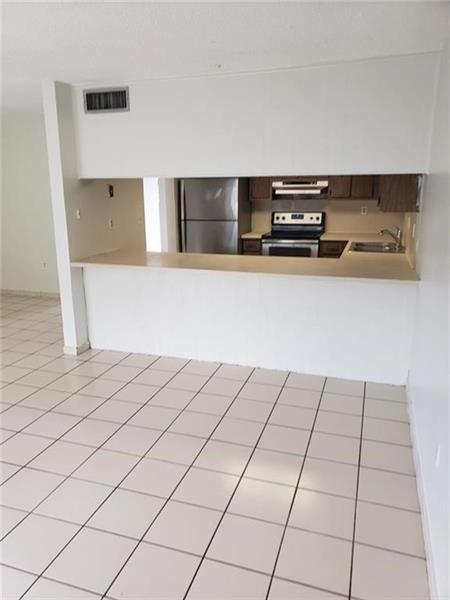 Foto del edificio - 1850 W 72nd Pl