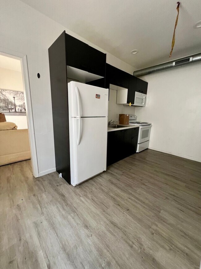 Foto del edificio - Stunning 4-Bedroom Townhome Near Temple Un...