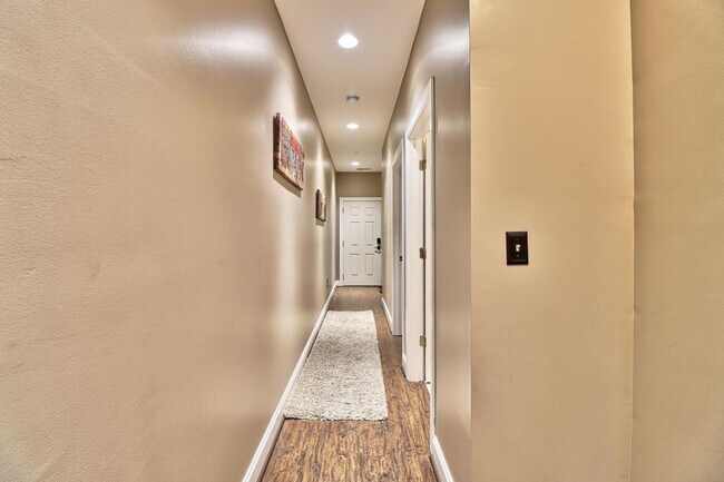 Foto del edificio - 104 Cypress Point Ct Unit 102