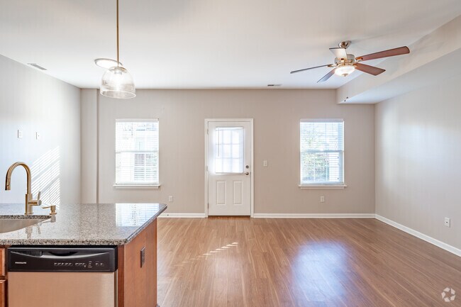 2 habitaciones, 2,5 baños - 130 m² - Sala de estar y comedor - Hunt Club Circle Townhomes