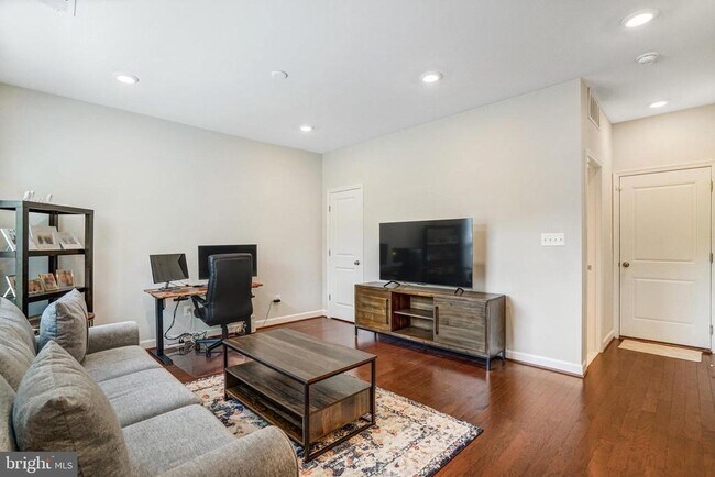 Building Photo - 4420 Fair Lakes Ct