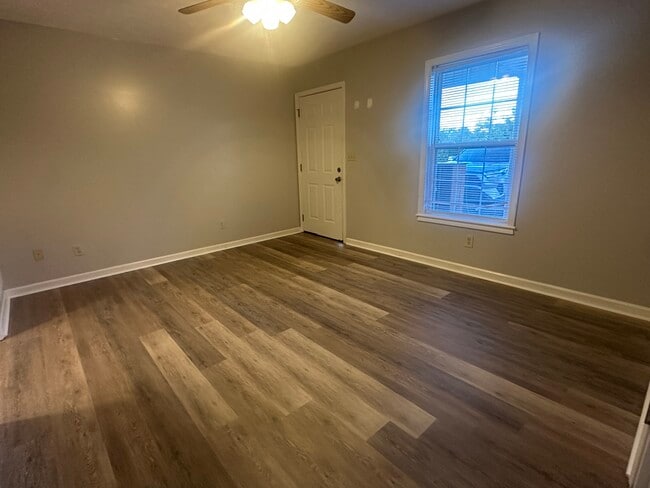 Living Rm - 1030 Jim Fox Rd