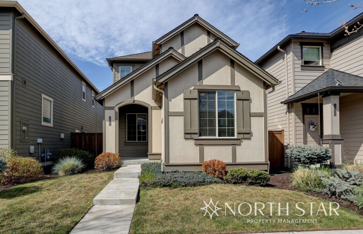 Primary Photo - Charming home in Bend!
