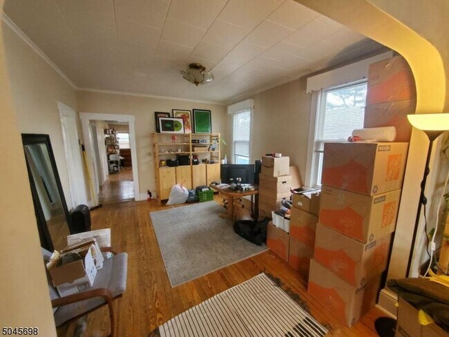 Foto del edificio - 313 Rutherford Blvd