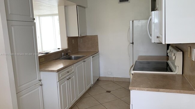 Foto del edificio - 9766 NW 48th Terrace