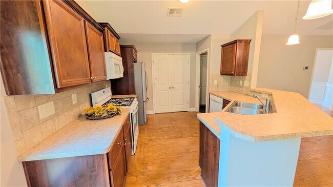Building Photo - 4780 Lost Creek Dr