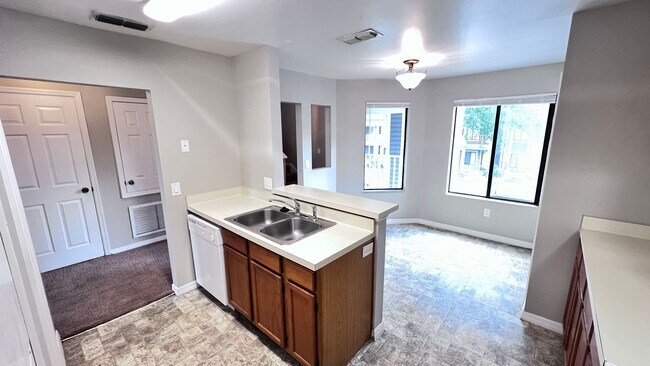 Building Photo - Awesome 2 bedroom condo in East Orlando