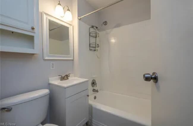 Building Photo - 454 Grove Ave