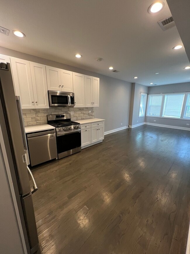 Building Photo - 5031 W Maypole Ave