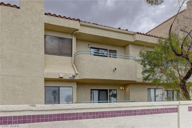 Foto del edificio - 820 N Sloan Ln