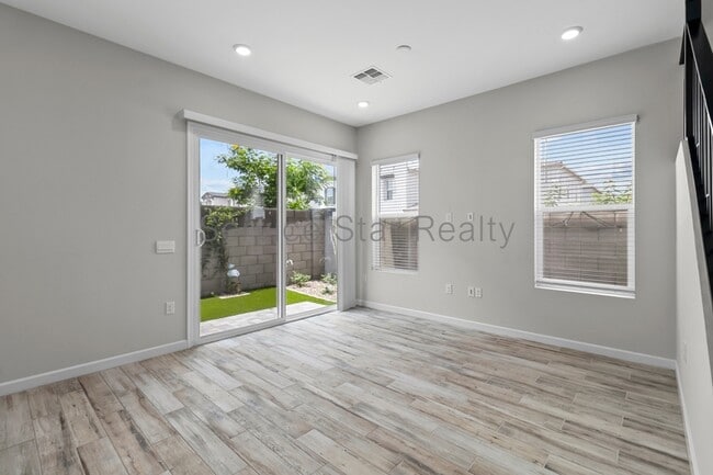 Building Photo - 17144 N 50th Pl