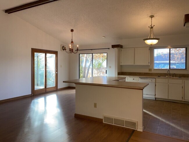 Foto del edificio - Start a Lease by 12/1 and Receive a $500 R...