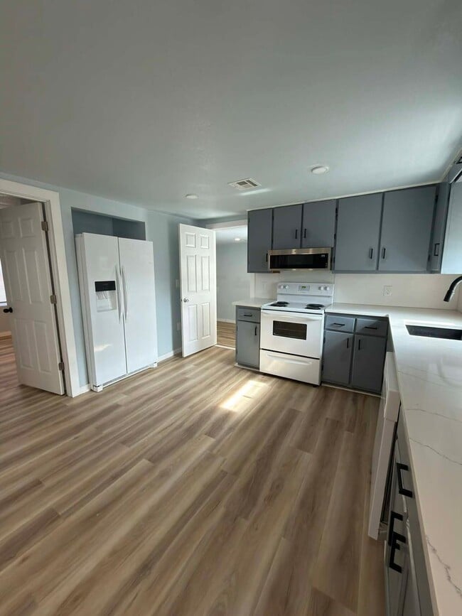 Building Photo - 814 High St