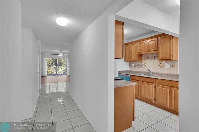 Building Photo - 8450 Lagos De Campo Blvd