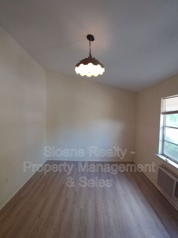 Foto del edificio - 11010-11032 Middleground Rd