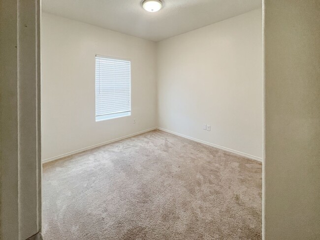 Building Photo - 2319-2331 N Desert Willow Ln