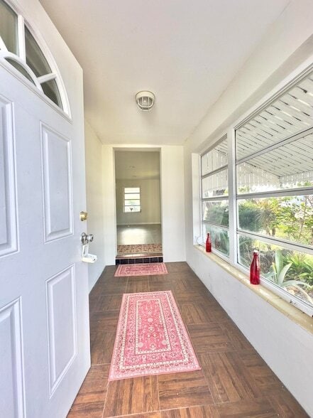 Photo - 422 N Broadway House