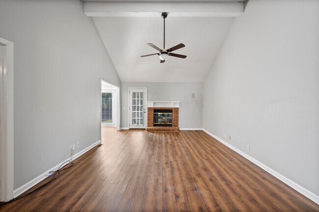 Foto del edificio - 1503 Stone Hill Rd