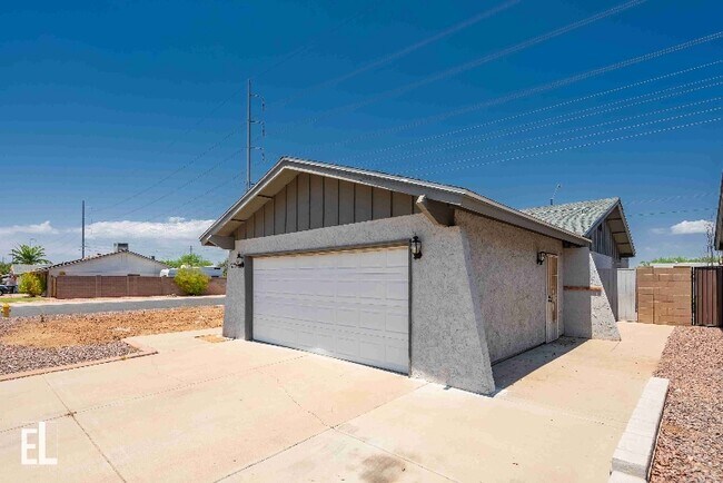 Building Photo - 2954 W Villa Theresa Dr