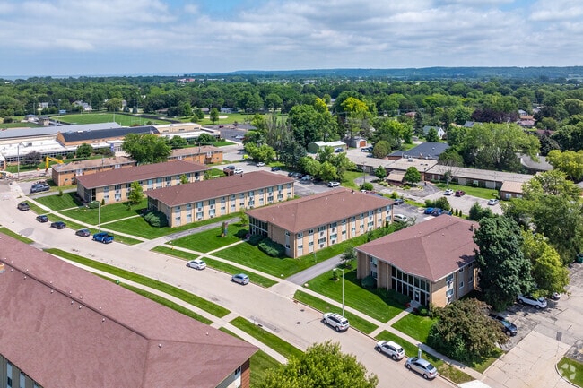 Aerial Photo - Lake Pointe Apartment Homes