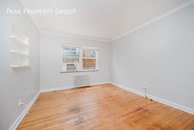 Foto del edificio - 5828 Ridge Ave
