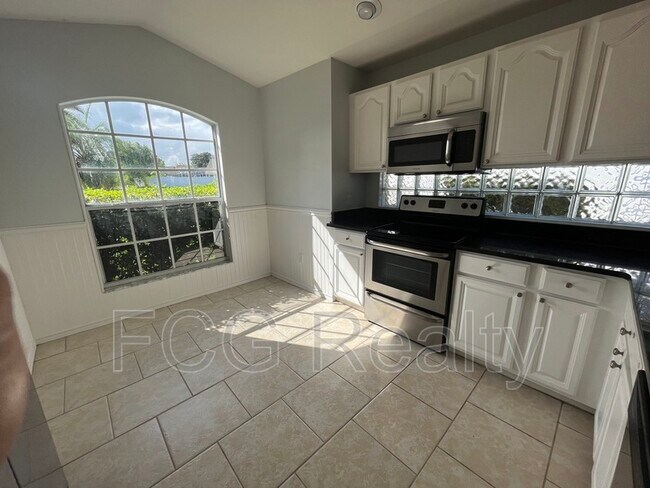 Building Photo - 540 Canary Island Cir